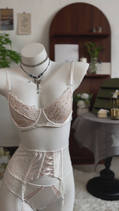 The Scarlett Satin White